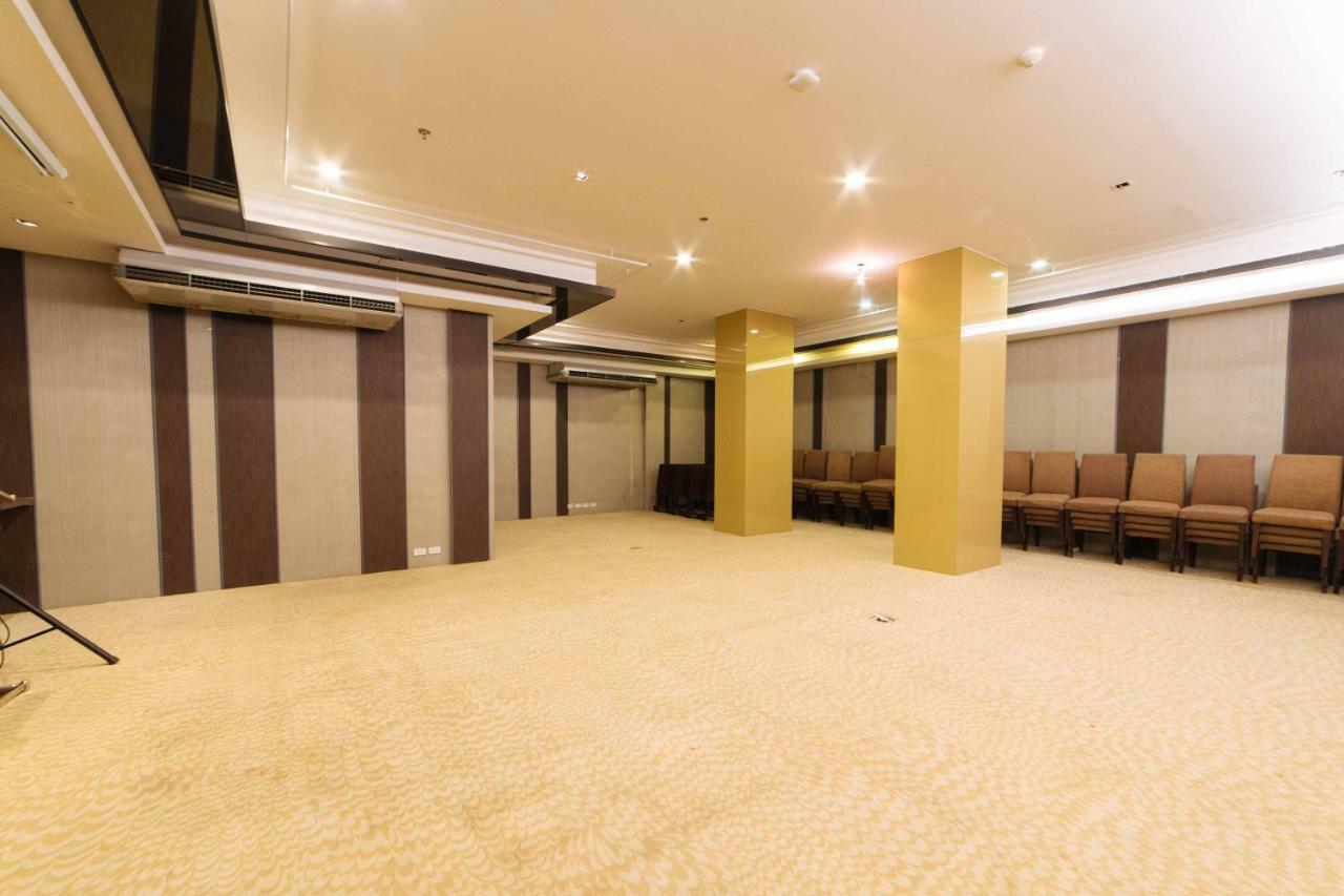 Reddoorz Premium @ West Avenue Ciudad Quezon Exterior foto